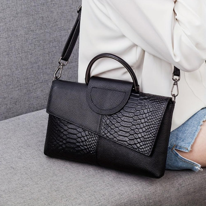 Cassandra | Handbag with Opulent Crocodile Pattern