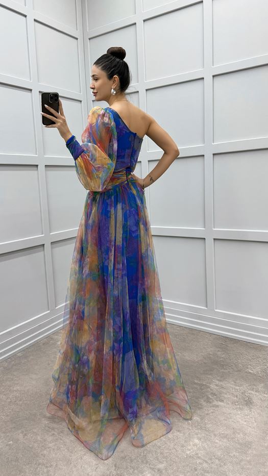 Cecilia - Elegant Dress with Slit