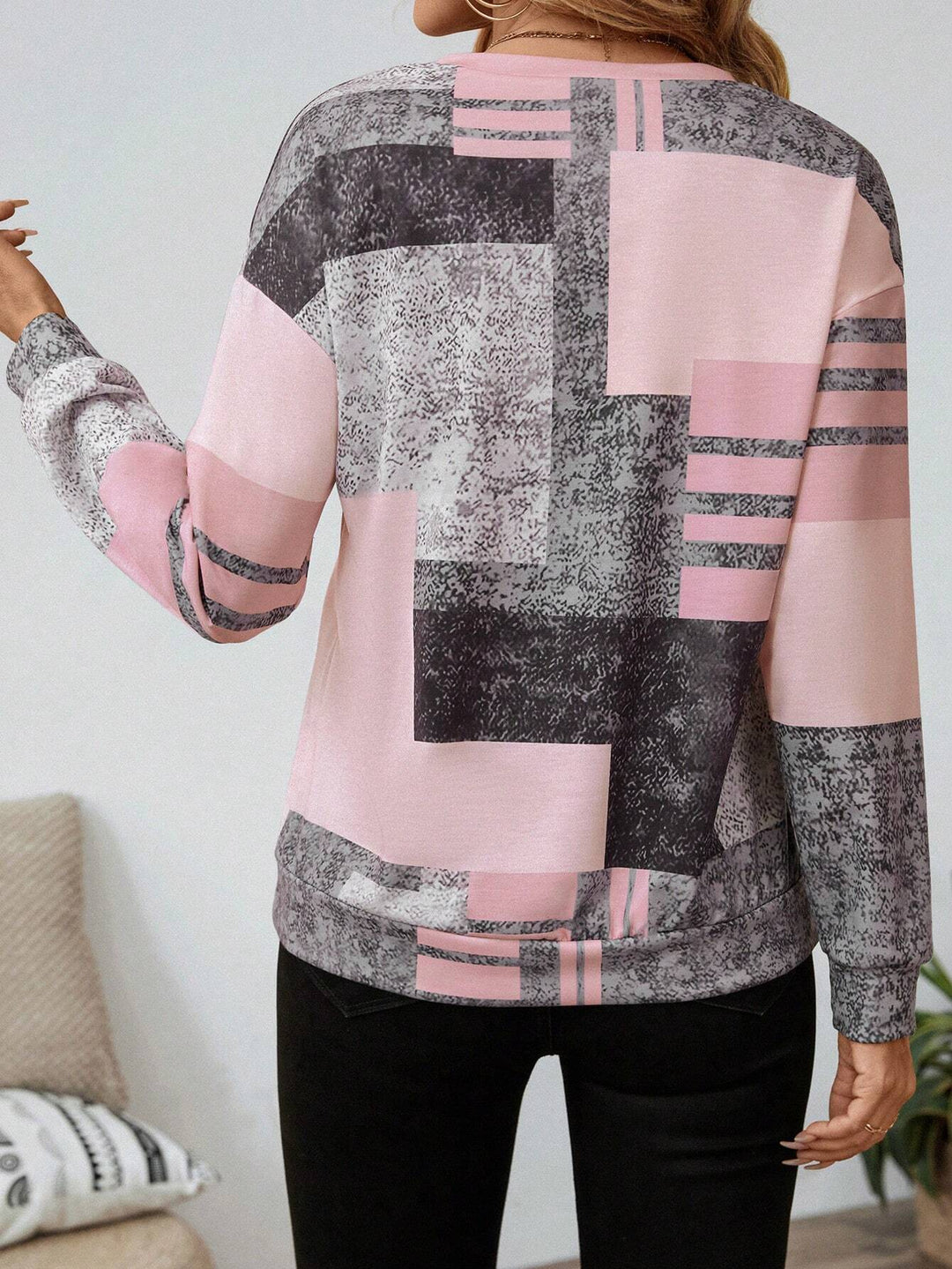 Hilda – Modern Sweatshirt with Vintage Flair