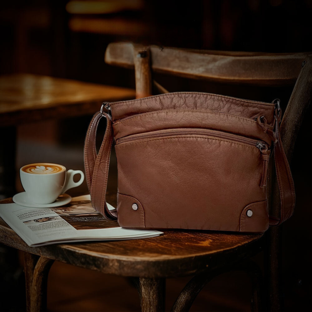 Zoe | Shoulder Bag with Timeless Charm