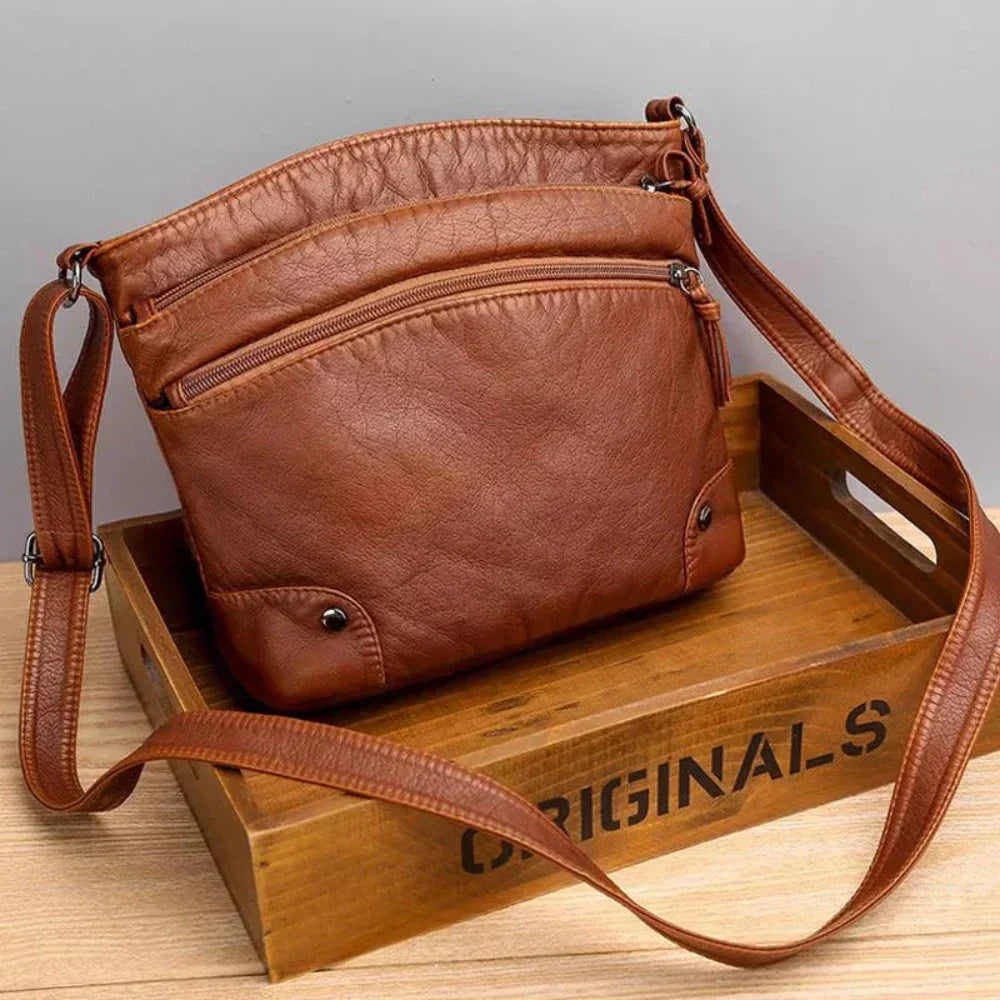 Zoe | Shoulder Bag with Timeless Charm