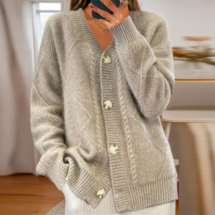 Molly – Classic Cable Cardigan